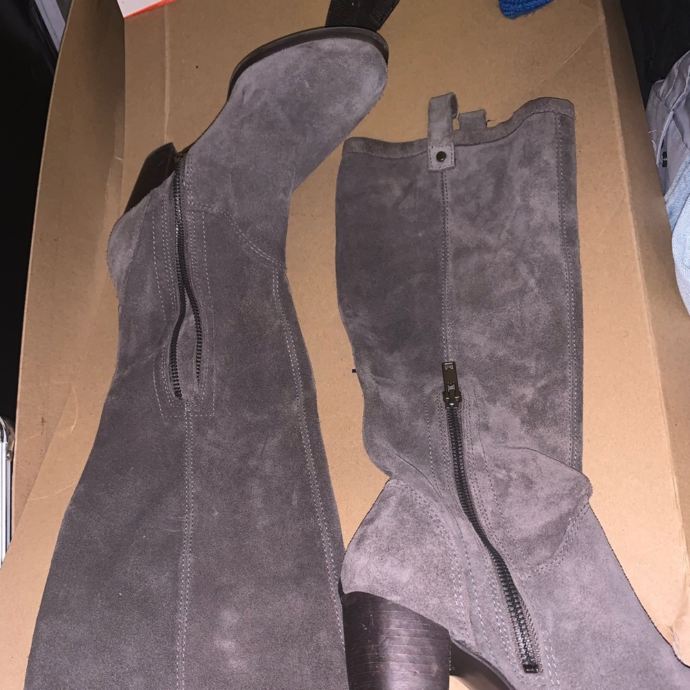 Ugg heels Gray Suede Boots - Picture 2 of 5